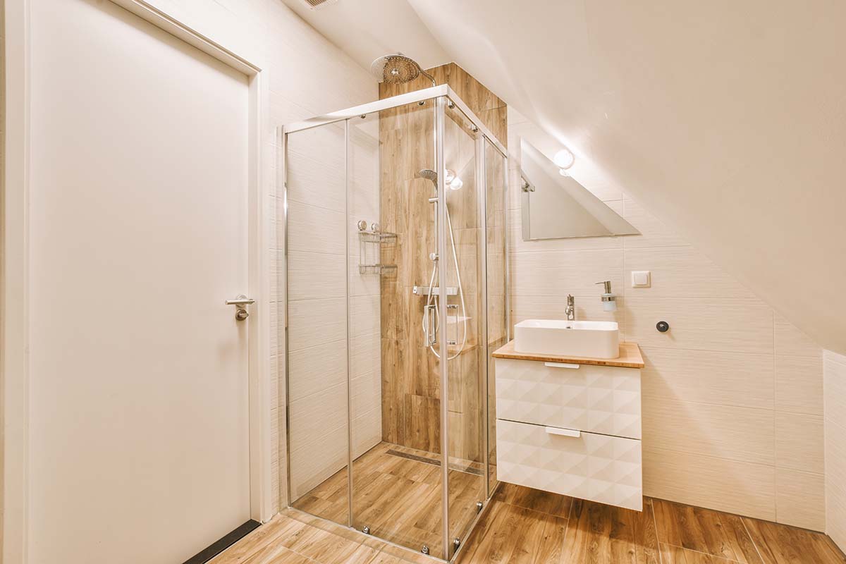 Tuš paravani u Vodomarketu